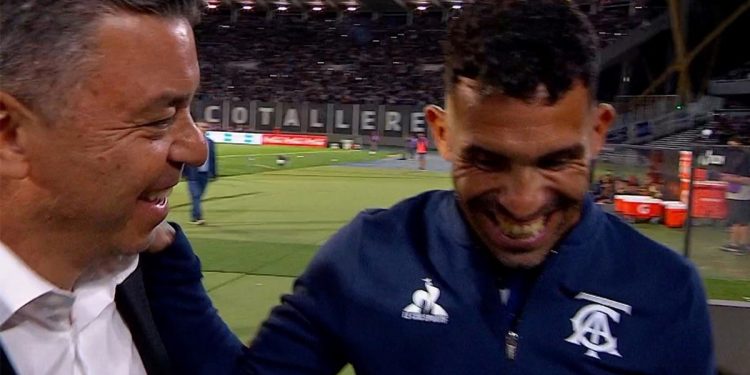 El simpático reencuentro entre Gallardo y Tevez