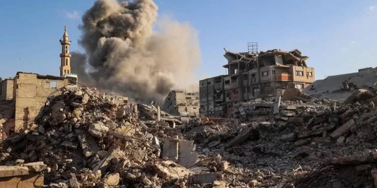 Israel reanuda bombardeos en Gaza luego que Hamás violara alto el fuego; ONU aprueba plan de Trump para fuerza de seguridad internacional