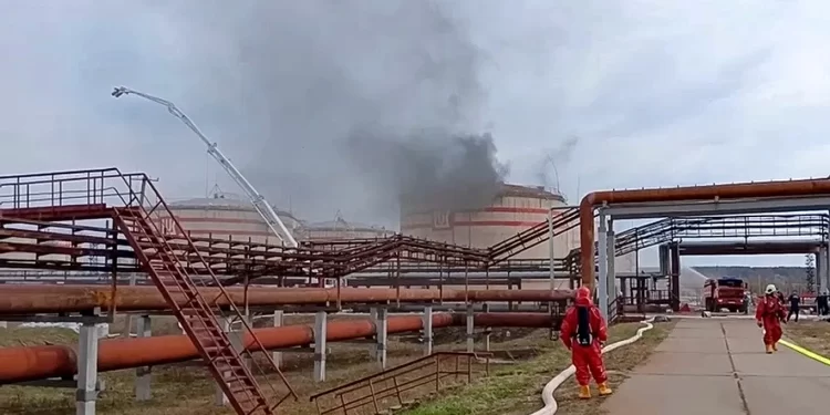 Ucrania ataca refinería en Volgogrado y planta energética en Kostroma dentro de campaña contra el aparato energético ruso