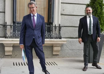 Las elecciones extremeñas dificultan la negociación de PP y Vox en Valencia