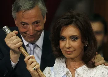 El juicio de los Cuadernos expone el mecanismo de recaudación que dejó en evidencia a Néstor y Cristina Kirchner. Órdenes directas y valijas.