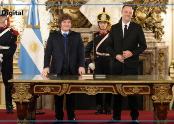 “Con todo eh”: Milei le tomó juramento a Adorni como nuevo jefe de Gabinete