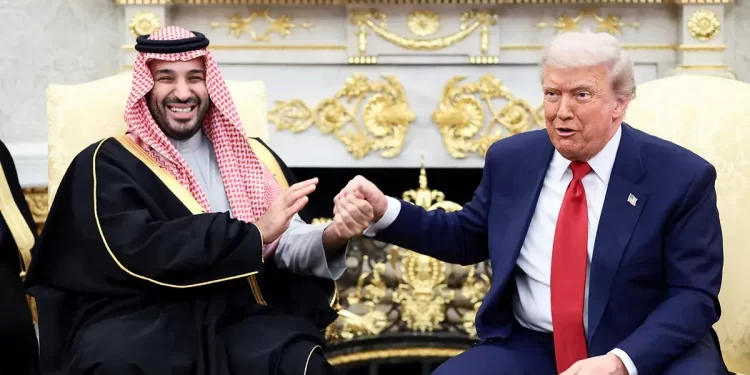 Trump eleva a Arabia Saudí al estatus de aliado clave y firma un pacto militar integral
