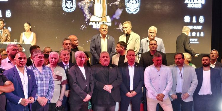 Represalia exprés y operativo “seca nucas”: la AFA castiga a Estudiantes y despliega a su tropa digital para blindar al Chiqui Tapia