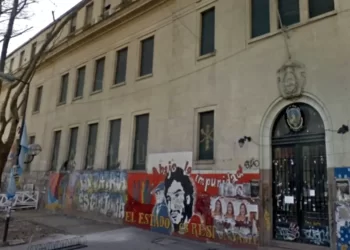 Amenaza de masacre en la Universidad de La Plata obligó a evacuar la Facultad de Artes y suspender las clases