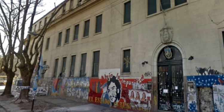 Amenaza de masacre en la Universidad de La Plata obligó a evacuar la Facultad de Artes y suspender las clases