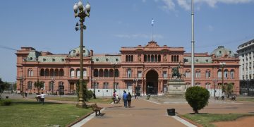 Reacomodo en la Rosada: Karina Milei gana poder y desde su sector buscan limitar a Santiago Caputo