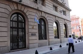 SIDE en guerra: Un supuesto sumario que sacude al círculo de un Santiago Caputo mal medicado. La primicia de TNA sobre el viaje de espías a Baku