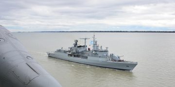 Ecos que van boyando: Ruidos en la Armada por el destructor que no se quedó en el Caribe con la flota “antinarco” estadounidense