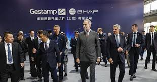 El Rey Felipe visita China y proyecta a España como un socio preferente para los coches eléctricos chinos
