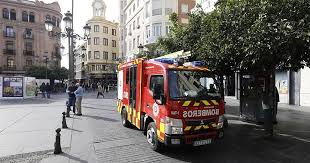Una mujer resulto afectada por un incendio en Ronda de los Tejares en Córdoba
