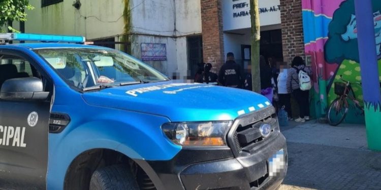 Sociedad enferma: Violenta agresión en escuela de City Bell deja a directora hospitalizada