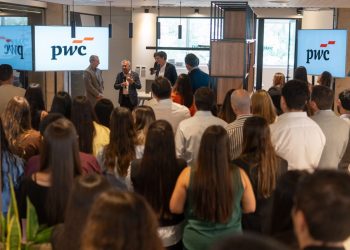 Alfredo Cornejo celebró la apertura de las nuevas oficinas de PwC y destacó la inversión privada en Mendoza