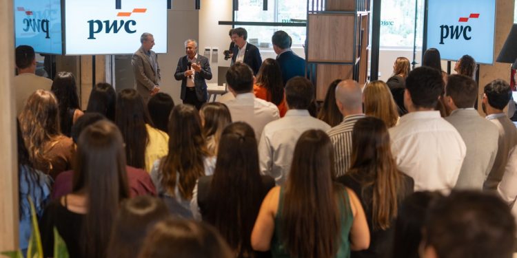 Alfredo Cornejo celebró la apertura de las nuevas oficinas de PwC y destacó la inversión privada en Mendoza