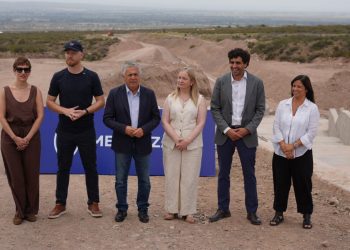 Alfredo Cornejo inauguró el “blindaje” aluvional más grande de Mendoza en 20 años