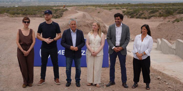 Alfredo Cornejo inauguró el “blindaje” aluvional más grande de Mendoza en 20 años