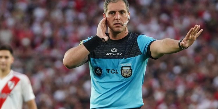 Árbitros y TV para los cuartos del Clausura: Echenique a Boca y Merlos a Racing