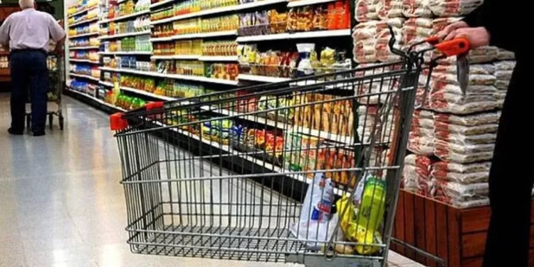 El consumo se congela: caen las ventas en supermercados y mayoristas y se profundiza la desaceleración del mercado interno