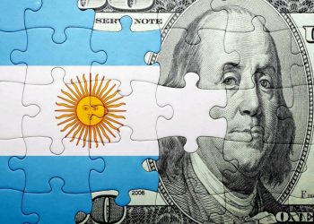 Trump busca impulsar la dolarización en países aliados y Argentina figura como principal candidata