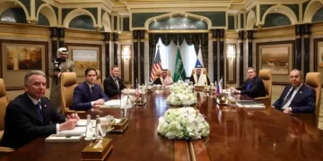 Washington y Moscú aceleran negociaciones en Abu Dabi y Kiev prepara una reunión entre Trump y Zelenski para cerrar un acuerdo de paz