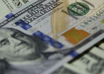 El dólar blue cae $ 15 en el inicio de la semana