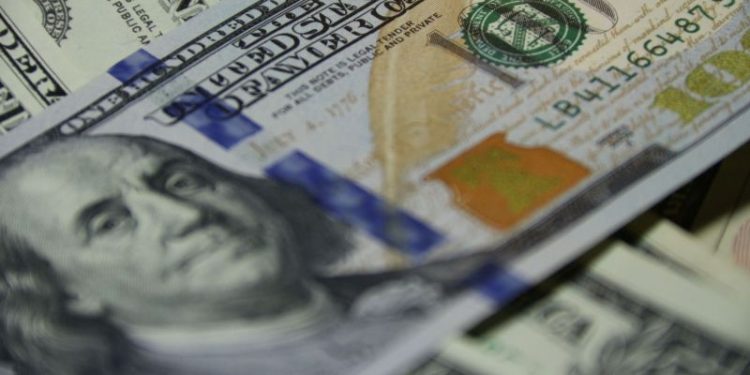 El dólar blue cae $ 15 en el inicio de la semana