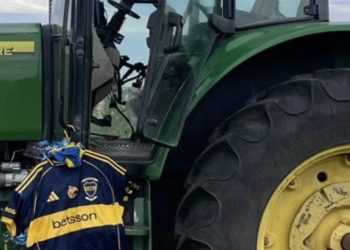 El trabajador que encontró la camiseta homenaje de Russo: “Fue una locura todo” y “si Cavani la quiere….”