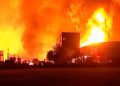 Explosiones e incendio en el Polo Industrial de Ezeiza. Impactantes videos. Vivo