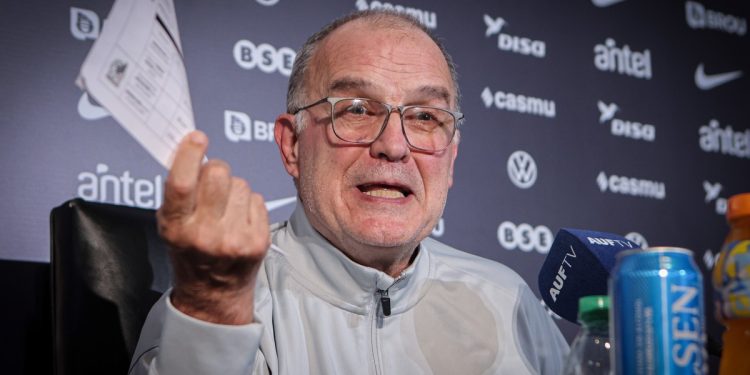 Horas decisivas con Bielsa en Uruguay