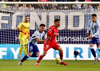 El Córdoba CF rescata un punto de oro en un frenético derbi en La Rosaleda (2-2)