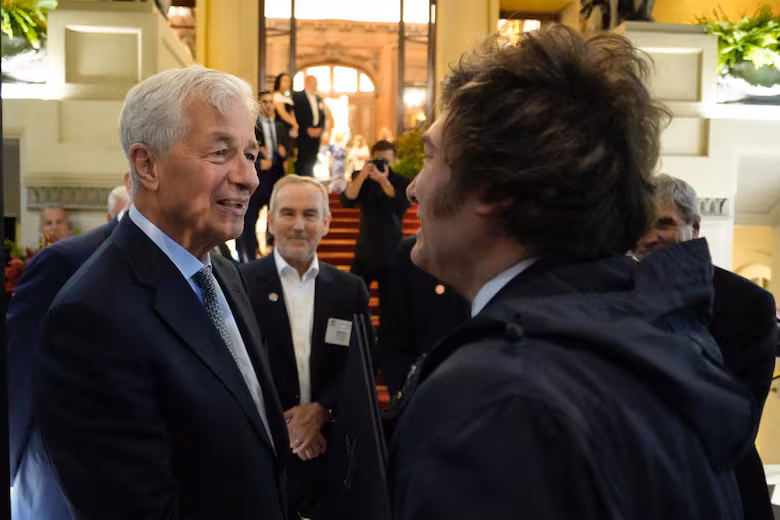 Capitales por 100.000 millones de dólares podrían volver a Argentina, según JPMorgan