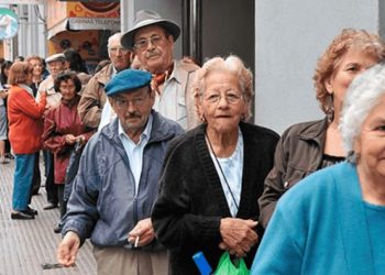 Las jubilaciones caen en picada: menos aportantes, déficit récord y pérdida del poder adquisitivo
