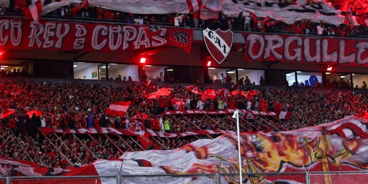 Las cargadas de los hinchas de Independiente a Racing en la goleada a Atlético Tucumán