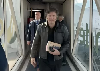 Milei inicia su 14º viaje a Estados Unidos y suma escala en Bolivia para saludar al presidente electo Rodrigo Paz