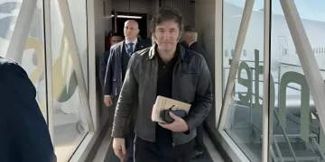 Milei inicia su 14º viaje a Estados Unidos y suma escala en Bolivia para saludar al presidente electo Rodrigo Paz