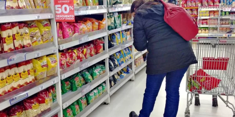 Inflación de octubre muestra leve aceleración, al 2,3%, casi el 10% de lo que había trepado en 2023.