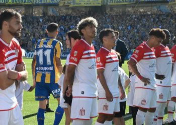 Pasillo al “campeón”: el tiro salió por la culata