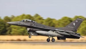 Petri se despide estrenando aviones F-16, mientras se define quién será su sucesor en Defensa