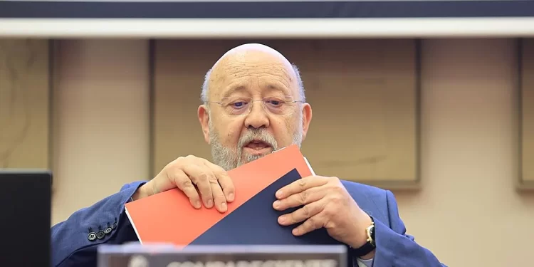 El PP llama a Tezanos a la Comisión de Investigación del CIS en el Senado: «Las encuestas del CIS son la carta a los reyes magos de Sánchez»