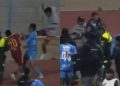 Video: batalla campal, gas pimienta y 17 expulsados en la Copa Bolivia