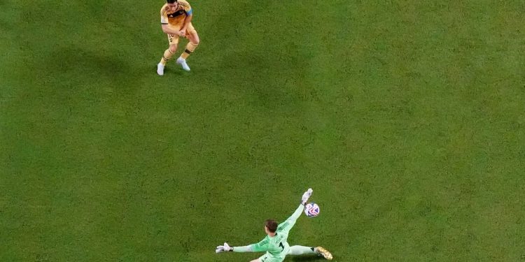 Video: la reacción íntima de Merentiel al ver otra vez su golazo ante el Bayern