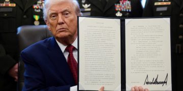 Trump endurece su doctrina de seguridad: Declara al fentanilo arma de destrucción masiva y al Clan del golfo, organización terrorista