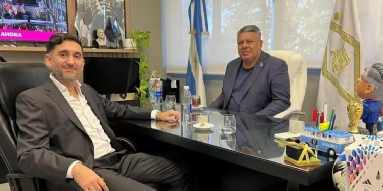 Allanamiento en Sur Finanzas por escándalo que involucra a “Chiqui” Tapia. Cobran fuerza las acusaciones de Tevez. Los presuntos testaferros