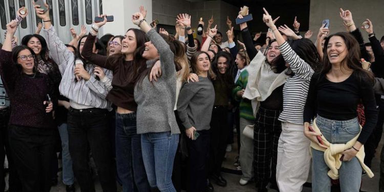 El segundo premio de la Lotería de Navidad llevó festejos y alivio económico a trabajadores de Bimba y Lola en todo el país