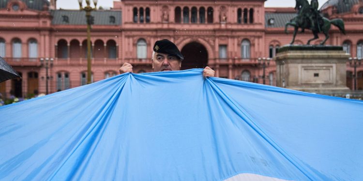 Teléfono para las Jefaturas: La situación de las víctimas, veteranos y prisioneros de la guerra contra la subversión terrorista no ha cambiado.