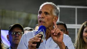 Honduras en vilo por el prolongado silencio del CNE en una noche electoral tensa. Asfura encabeza conteo.