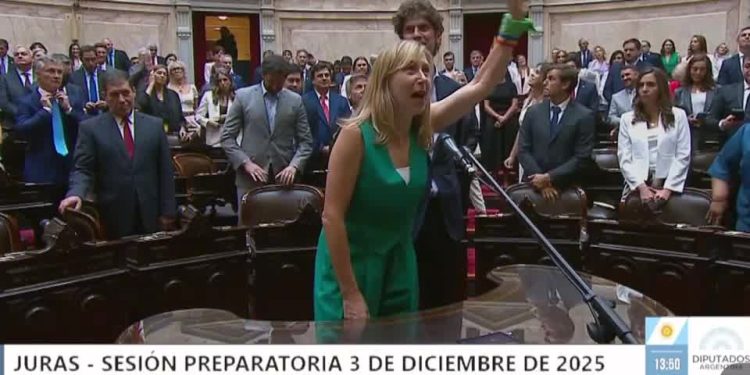 El Congreso se convierte en ring de circo político: Juramentos insólitos, filtraciones sexistas y el debut a los gritos de la nueva mayoría