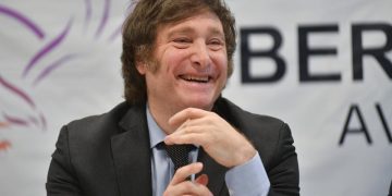 Milei cierra 2025 con apoyo estable y mejor imagen que sus antecesores, según un nuevo sondeo nacional