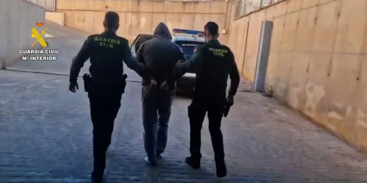 La juez envía a prisión a los okupas que mataron a golpes a dos alemanes en Elche
