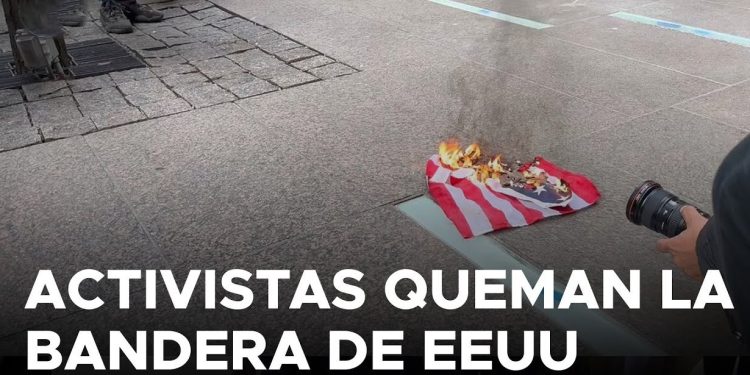 Furia antiestadounidense en Filadelfia: manifestantes pro-Hamas incineran docenas de banderas de EE.UU. frente al City Hall en protesta antiisraelí